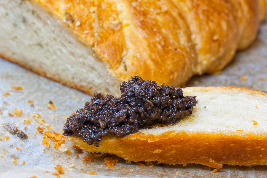 Schwarze Oliven Tapenade